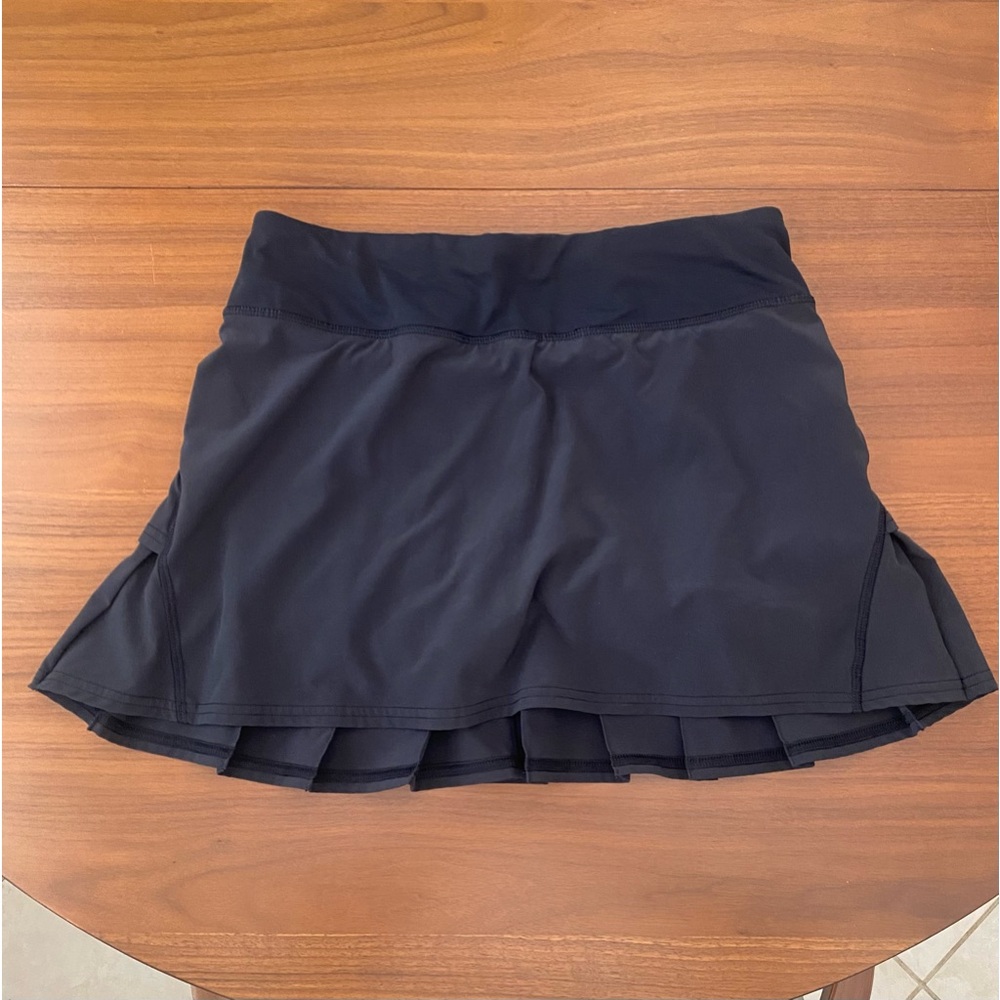Lululemon black tennis skirt size 4 ruffles in the back